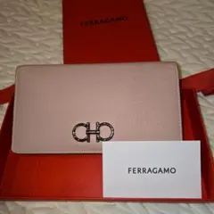 FERRAGAMO ピンク 二つ折り財布のサムネイル