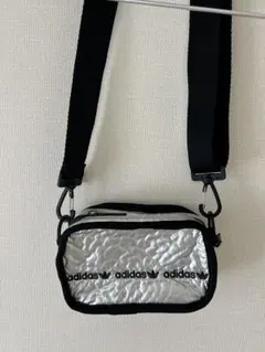 adidas ショルダーバッグ シルバー/ブラック