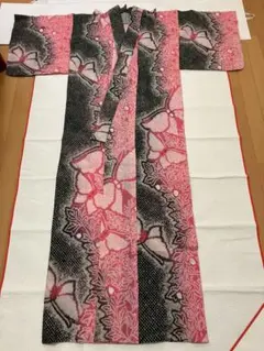 有松鳴海絞り 浴衣 蝶 柄　身丈165㎝ ピンク 濃緑