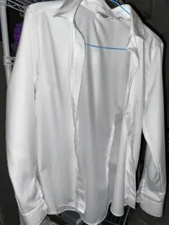 ホワイト　長袖シャツ