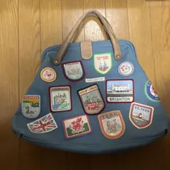 Cath Kidston 観光地パッチ付き青ハンドバッグ