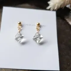 グリーンアメジストの一粒ピアス