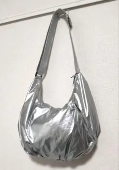 軽量 LOWRYS FARM ハーフムーンショルダーバッグ シルバー 完売カラー