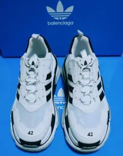 コラボスニーカー スニーカー