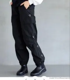 ☆タグ付き新品☆ coca キッズ　ハート刺繍ジョガーパンツ ブラック　140