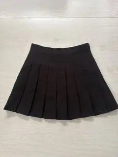 黒のミニプリーツスカート
