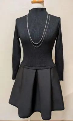 【美品】かわいい膝丈ニットドッキングボンディングワンピース　ブラック