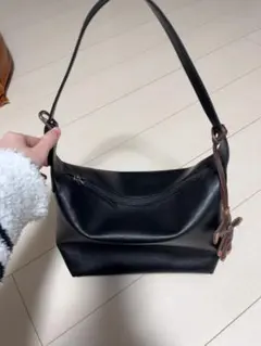 ブラック ショルダーバッグ シンプルデザイン　hobo