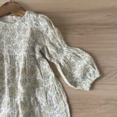 バースデイ　テータテート　ガーゼワンピース　花柄　110 クリーム