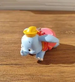 ディズニーリゾート40周年　カプセルトイ　空飛ぶダンボ　ガチャ　スイング