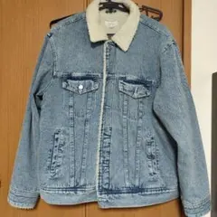 ボア襟付きライトブルーデニムジャケット