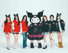 BABYMONSTER スタジアムジャンパー＜KUROMI＞レディースサイズ スタジアムジャンパー＜KUROMI＞（RED） | BABYMONSTER ONLINE SHOP