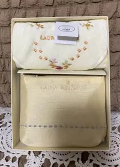 ローラアシュレイ　ポーチ&タオルハンカチ（クリームイエロー）