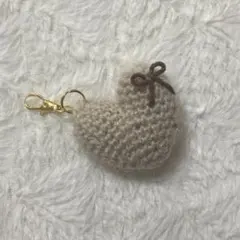 ハンドメイドかぎ編みキーホルダーハート あみぐるみチャーム リボン ふわふわ