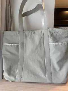 lululemon トートバッグ 大容量 ライトグレーのサムネイル