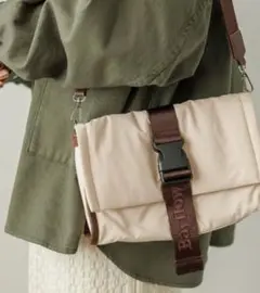 BAYFLOW　ロゴ刺繍テープバックルショルダー