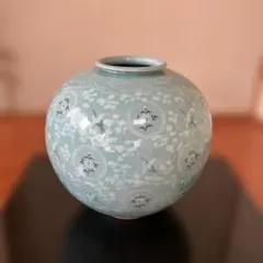 青磁壺