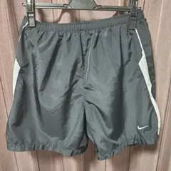 Nike ショートパンツ 黒・白