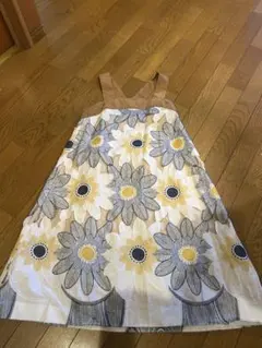 Chesty チェスティ　花柄刺繍ノースリーブワンピース