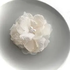 453 SALEハンドメイドコサージュ　卒園式入園式　アイボリー×パール