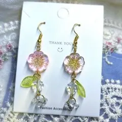 ハンドメイド　ピアス　イヤリング　チェコガラス　フラワー　クリアピンク　揺れる