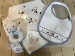 ファミリアfamiliarお食事スタイ　ガーゼハンカチ　ラトルセット　よだれかけ