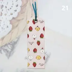 21*ハンドメイド　しおり　布製　ストロベリーわんこ　ハトメ.リボン付き