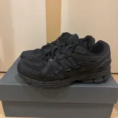 New Balance ブラック スニーカー M1906NJ