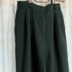 ディープグリーン　深緑　裾ダブル　ウール素材　スラックス