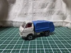 トミカ　日本製　いすゞ　エルフ　ゴミ収集車のサムネイル