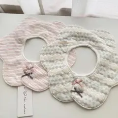 ベビー　花型スタイ2枚セット