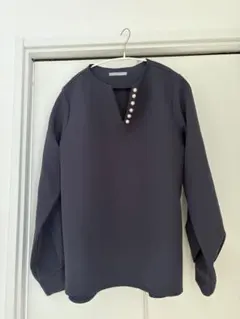 パールボタンブラウス