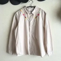 caph troupe ペールピンク 刺繍入りの長袖シャツ オリエンタル調 綿のサムネイル