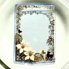 ① B8 硬質ケースデコ　ゴールド　金　花　猫　トレカカード　写真　推し活