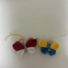 カラフルな蝶のヘアアクセサリー