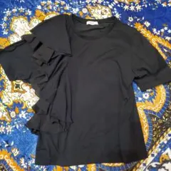 earth music&ecology フリルTシャツ ブラックのサムネイル