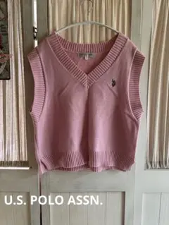 ユーニスポロアッスン　ニットベストF ピンク Vネック 刺繍のサムネイル