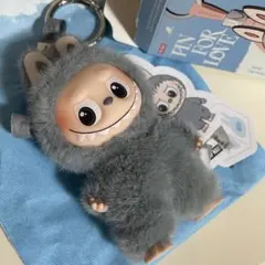 イニシャル ラブブ w イニシャルキーホルダー ポップマート