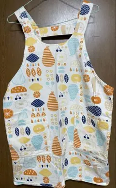 カラフルな果物デザインのエプロン