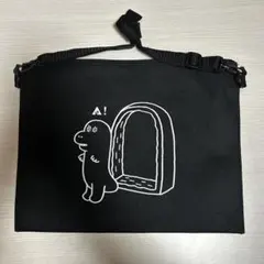 恐竜イラストの黒色バッグ