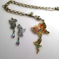 ティンカーベルのネックレスとイヤリング