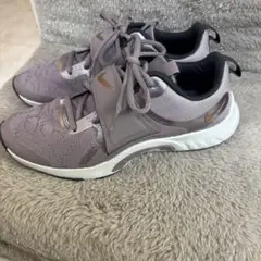 Nike グレー スニーカー ストラップ付き