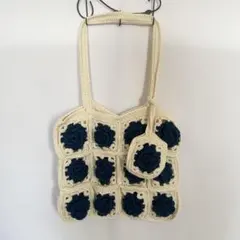 【一点物】12輪の立体バラが咲く手編みトートバッグ＊小物入れ付＊ロイヤルブルー