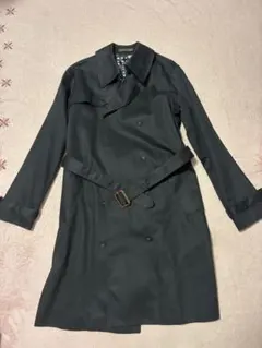 紺のトレンチコート