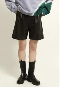 Ray BEAMS フェイクレザー ハーフパンツ