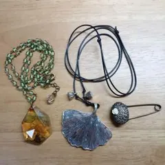 ハンドメイドのネックレス二点＋ブローチセット