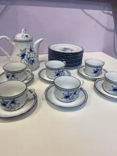 Noritake 花柄ティーカップ・ティーポット＆ケーキ皿セット