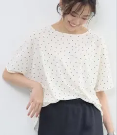 新品未使用　グリーンパークス　カットソー　「優秀ブラウス」バックデザインブラウスのサムネイル