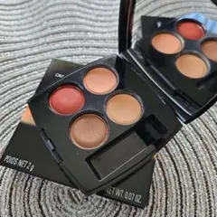CHANEL レ キャトル オンブル レジェルテ エ エクスペリヤンスのサムネイル
