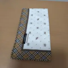 BURBERRY ハンカチ 犬の刺繍付き